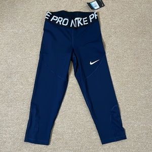 NWT Women’s Navy Nike Leggings size M